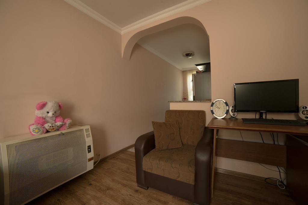 Angisa Apartment バトゥーミ エクステリア 写真
